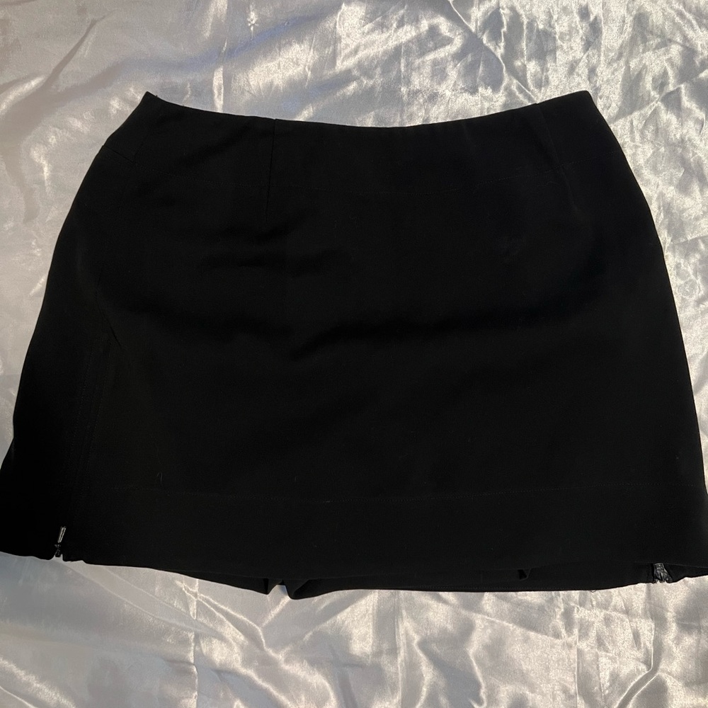 SUPER cute black mini skirt with shorts on inside and hidden pockets on the back